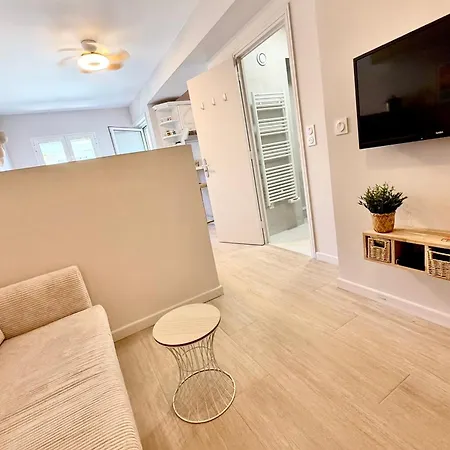 아파트 Vieil Comfort & Tasteful Decoration 앙티브