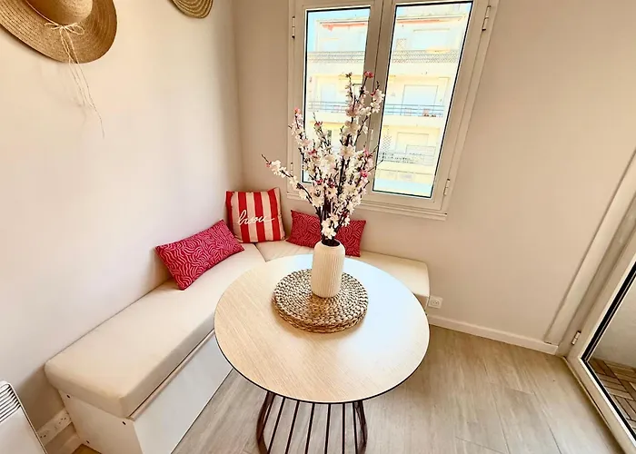 Vieil Comfort & Tasteful Decoration * Αντίμπ