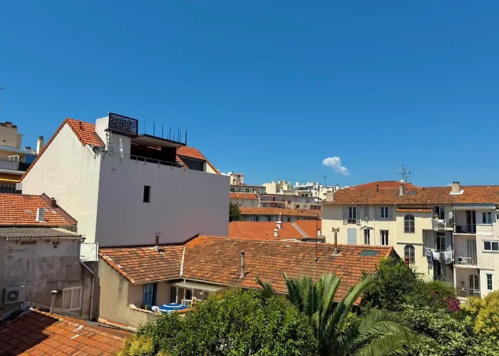 Vieil Comfort & Tasteful Decoration *